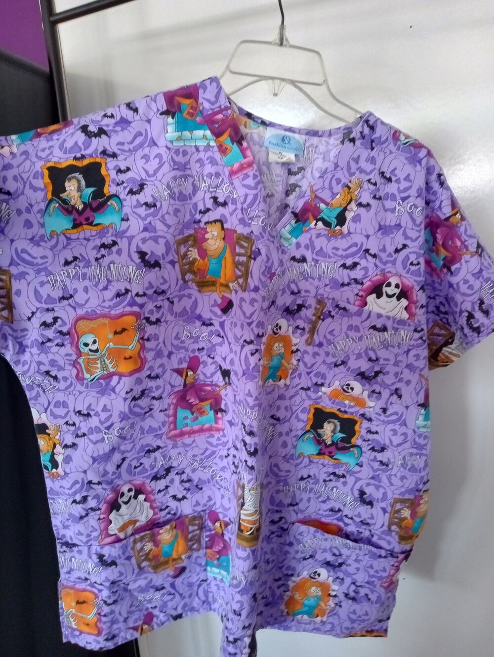 Womens Halloween Scrub Shirt Smock Happy Haunting Bats Ghosts Mummy Witch XL